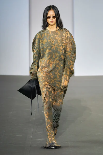 Look 4